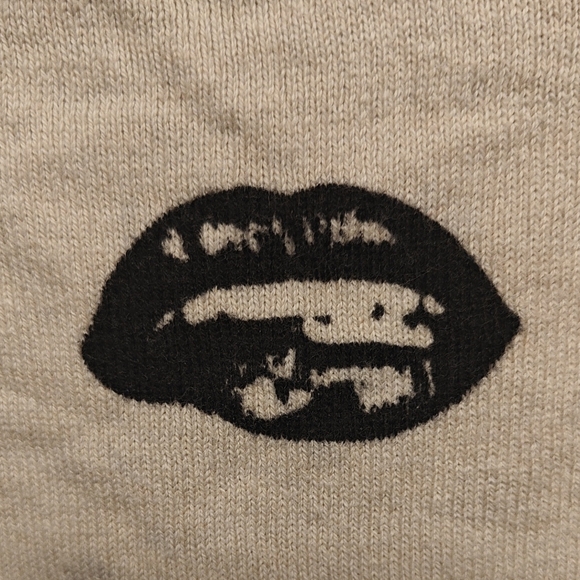 Torrid Beige Sweater with Black Lips Pattern - Picture 4 of 4